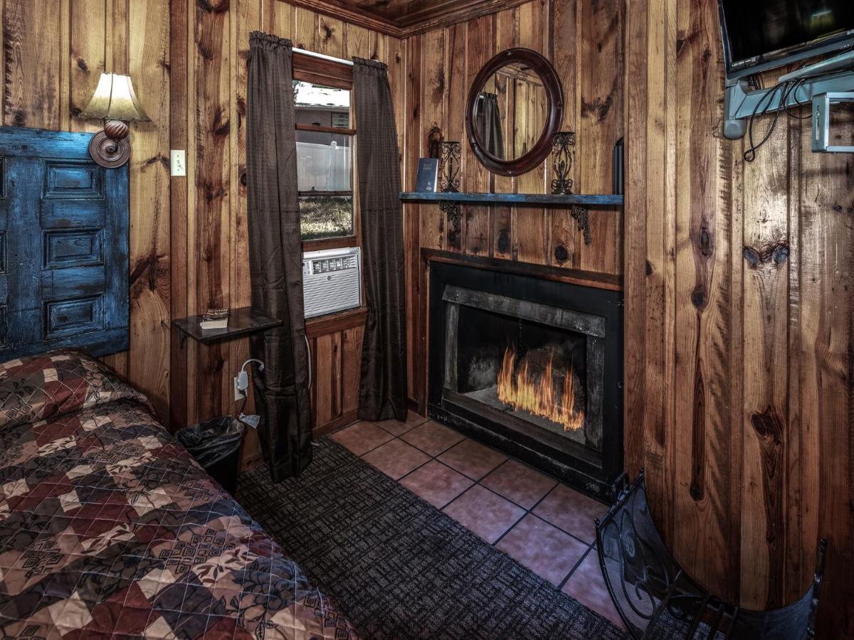 Apache Village 4, King Studio, Midtown, Sleeps 2 Ruidoso Esterno foto